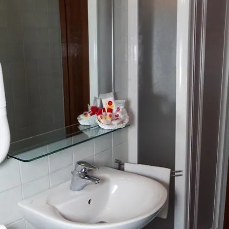 Monaco ホテル 3*